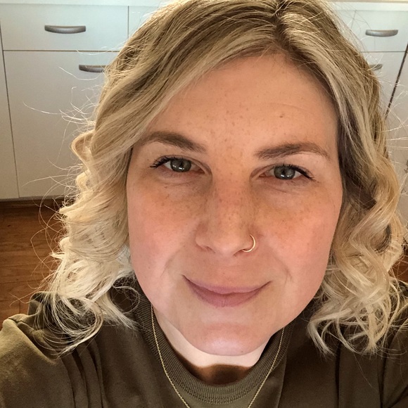 Meet your Posher, Erin - Picture 1 of 1